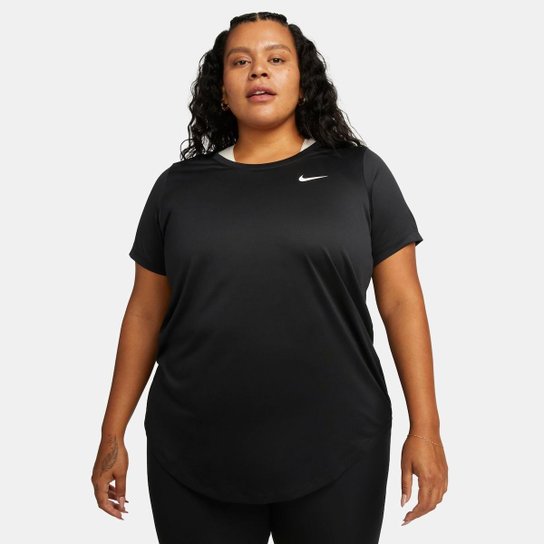 Plus Size - Camiseta Nike Dri-FIT Feminina - Preto+Branco Menor preço em Plus Size - Camiseta Nike Dri-FIT Feminina - Preto+Branco