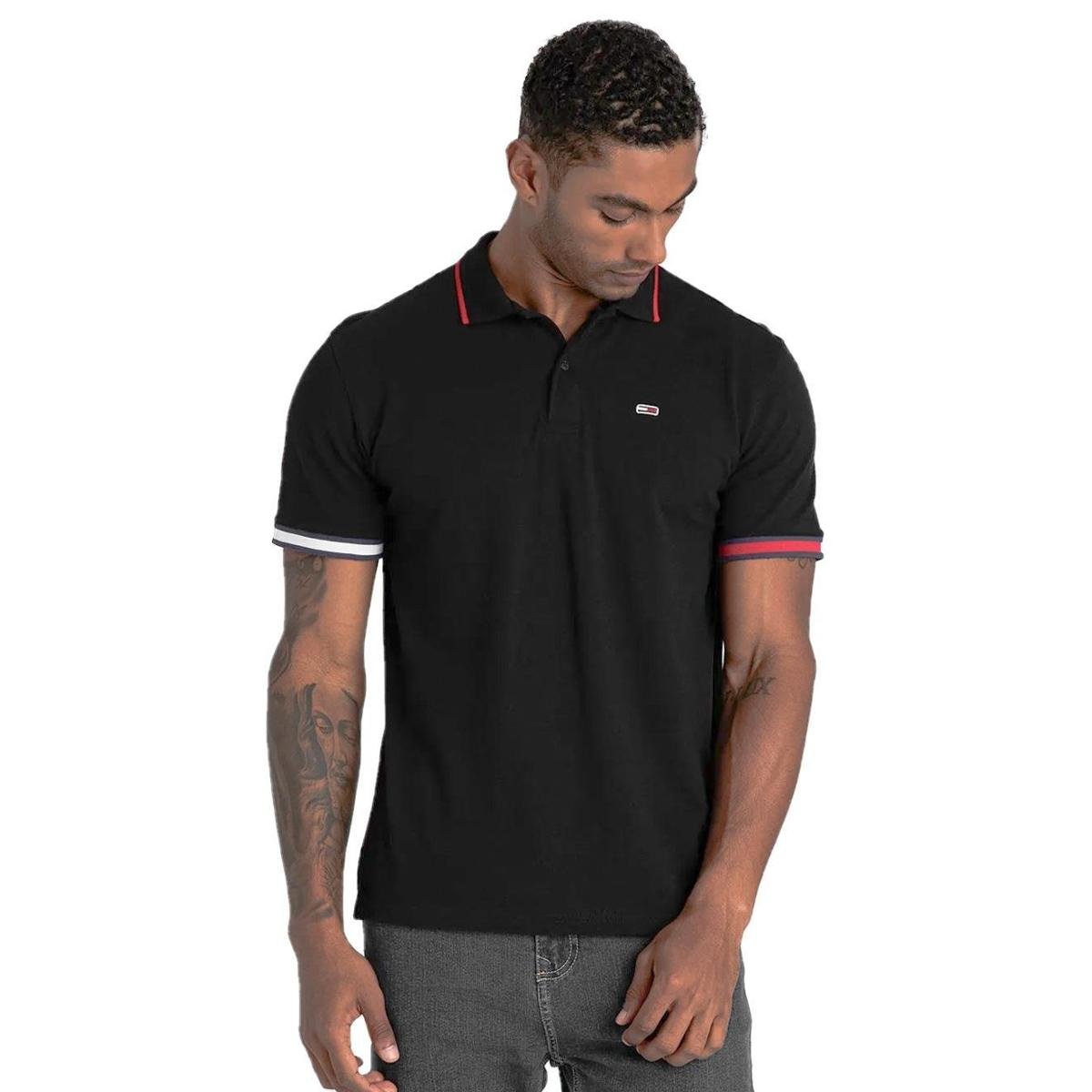 Polo Tommy Jeans Masculina Regular Piquet Flag Cuffs Preta Menor preço em Polo Tommy Jeans Masculina Regular Piquet Flag Cuffs Preta