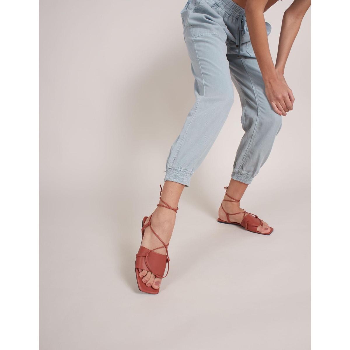 Rasteira Amarração Cruzada - Camel 39 Via Mia - Marrom | Netshoes