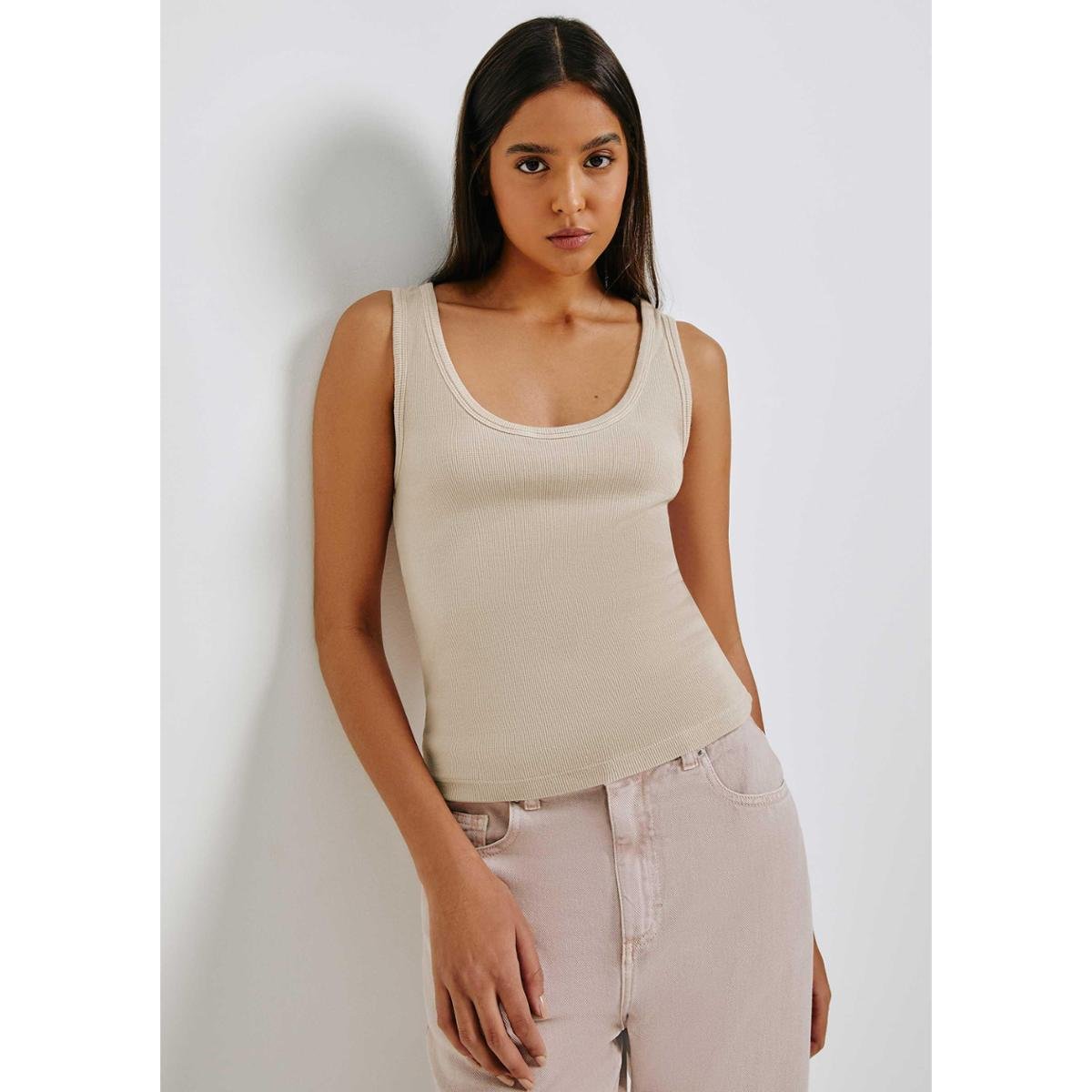 Regata Feminina Decote U Em Ribana Canelada - Laranja XP Menor preço em Regata Feminina Decote U Em Ribana Canelada - Laranja XP