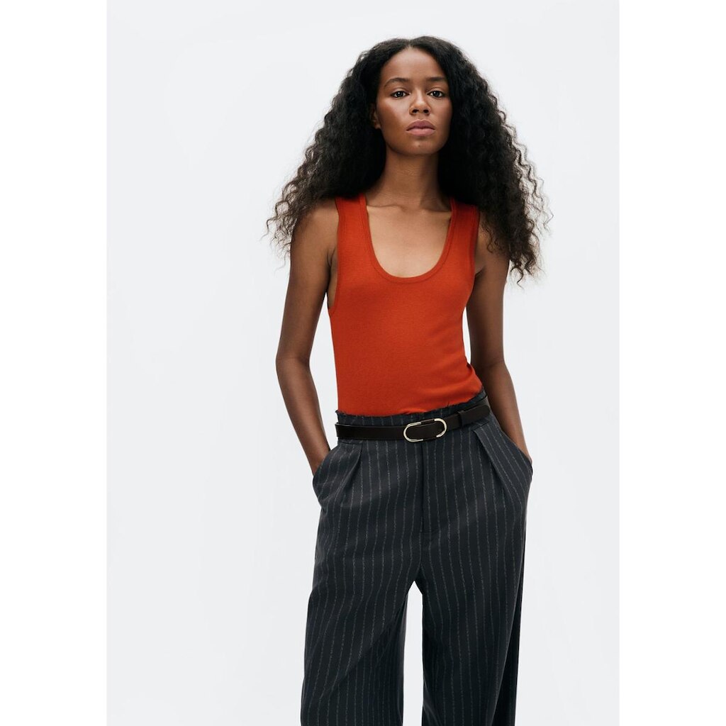 Regata Feminina Slim Decote U Em Tricô De Viscose