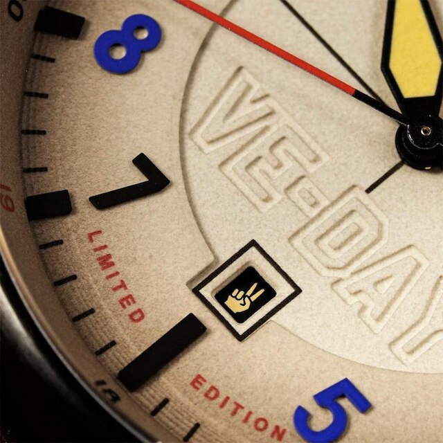 Relógio AVI-8 Kent Automatic VE-DAY Vanguard Beige AV-4094-06