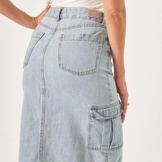 Saia Jeans Longa Reta Fenda Frontal Cargo Delavê