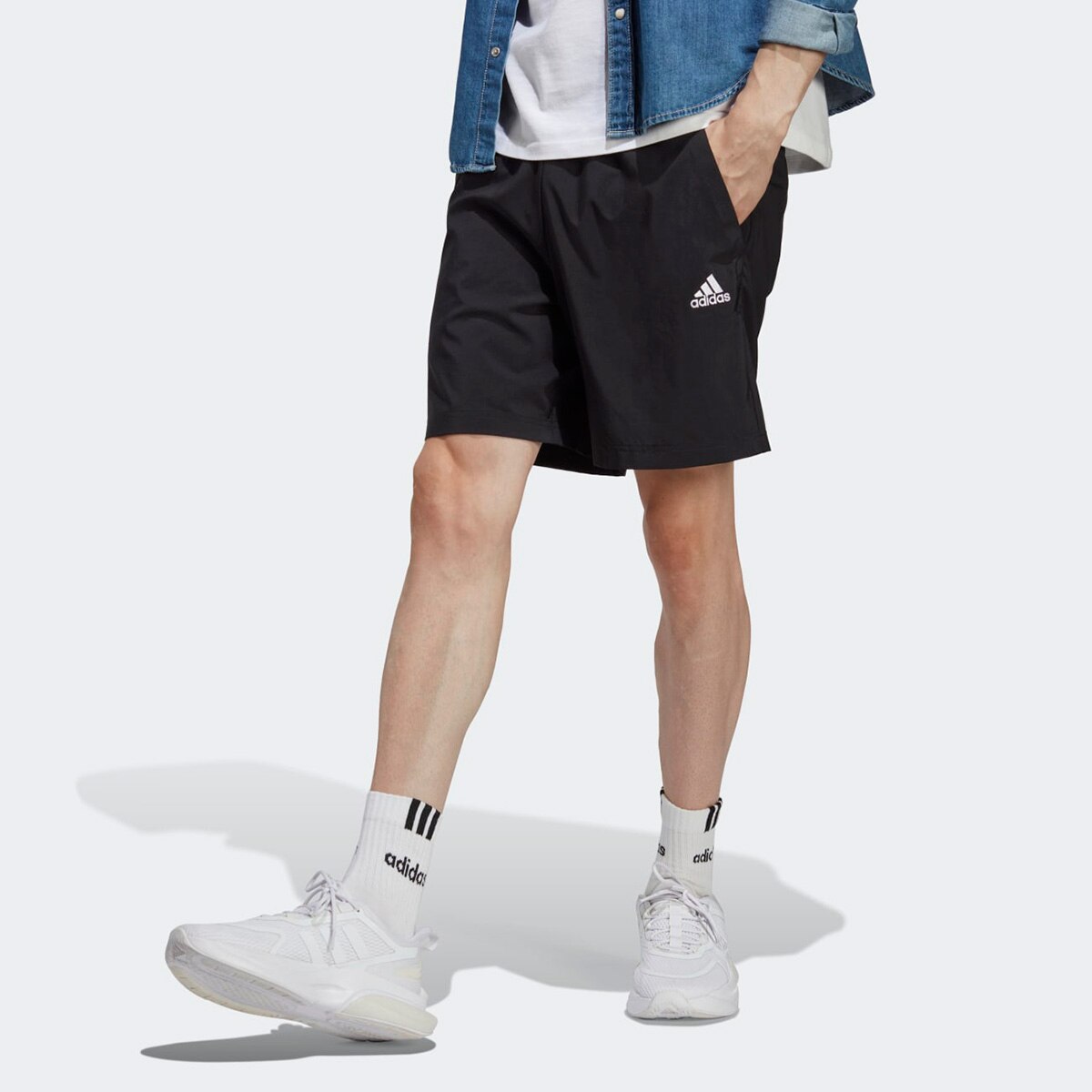 Short Adidas Chelsea Logo Pequeno Masculino Menor preço em Short Adidas Chelsea Logo Pequeno Masculino
