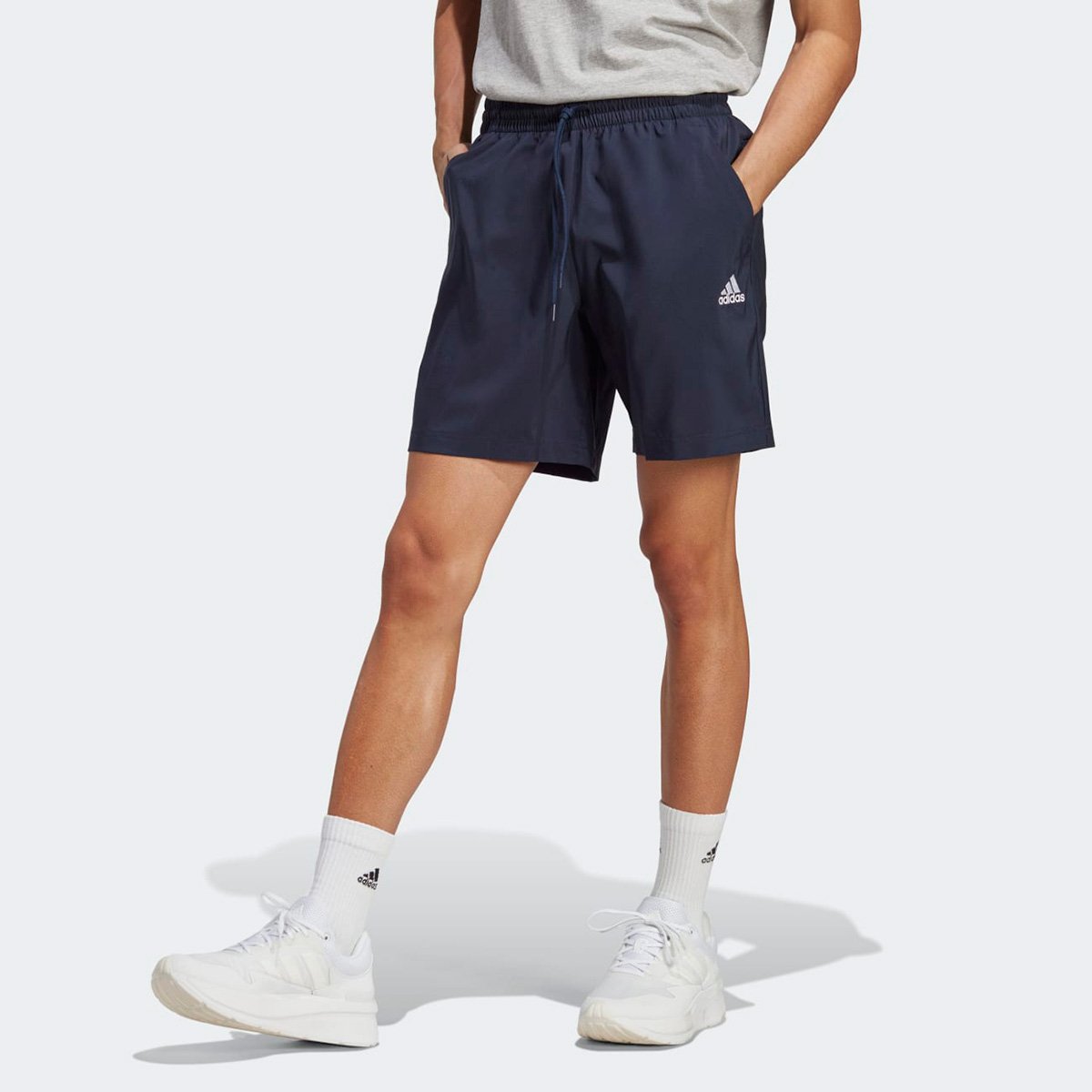 Short Adidas Chelsea Logo Pequeno Masculino Menor preço em Short Adidas Chelsea Logo Pequeno Masculino