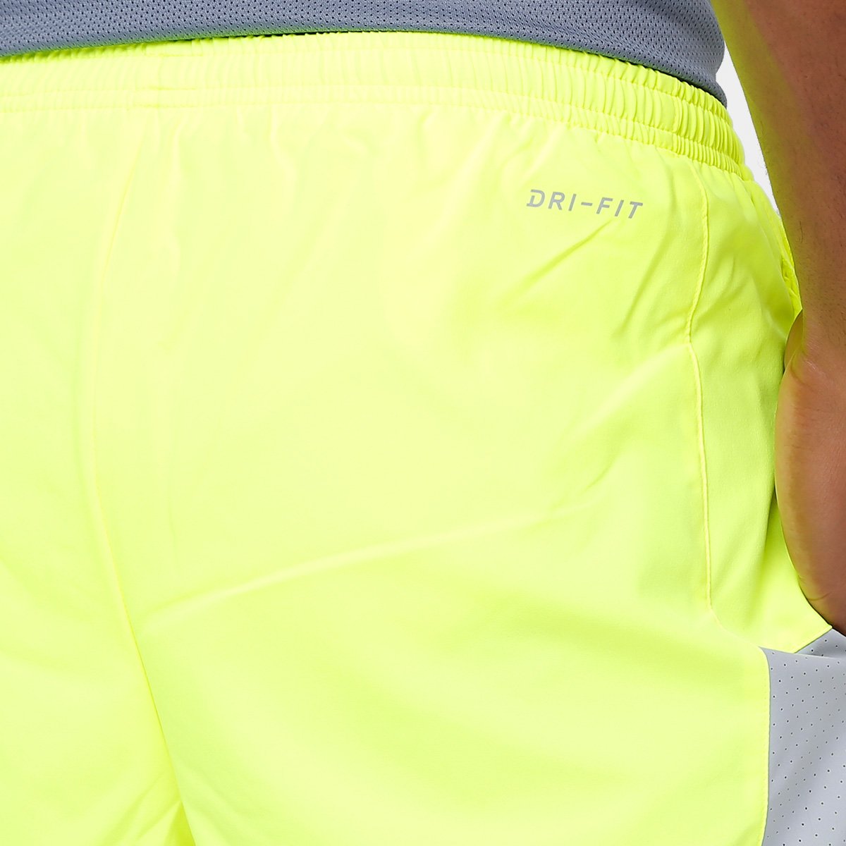 short neon masculino nike