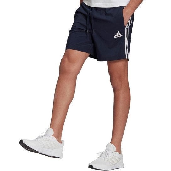 Shorts Adidas Masculino Aeroready Essentials Chelsea 3 Stripes - Marinho Menor preço em Shorts Adidas Masculino Aeroready Essentials Chelsea 3 Stripes - Marinho