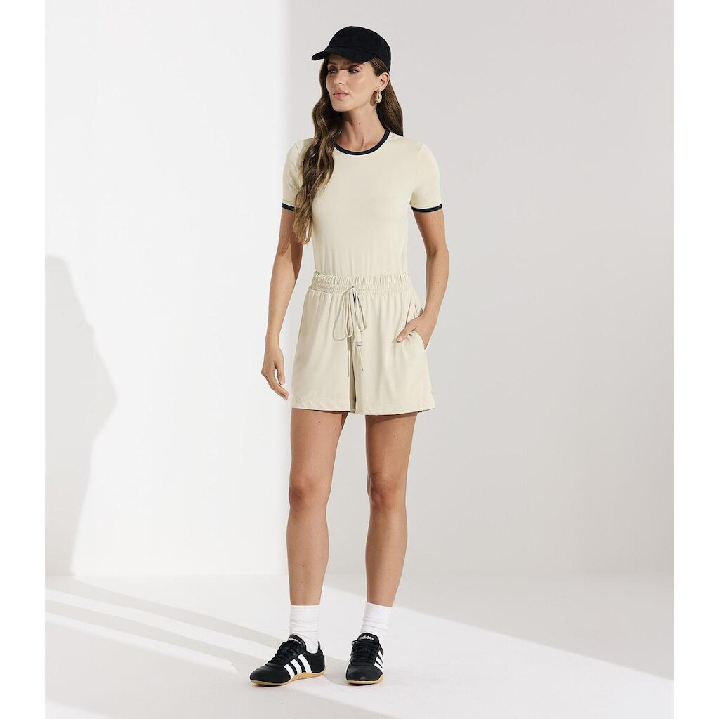 Shorts Feminino Curto Liso em Poliamida Veev Bege