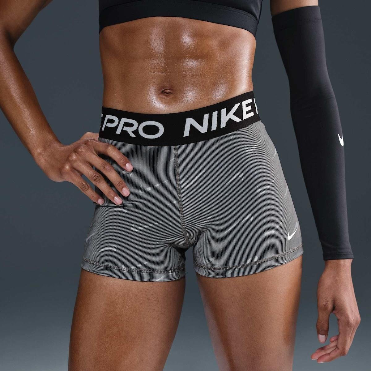 Shorts Nike Pro Dri-FIT 3IN Feminino Cinza+Preto Netshoes