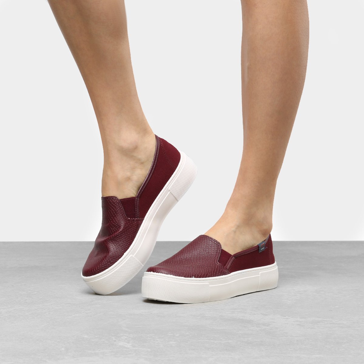 Slip On Moleca Caixa Alta Feminino - Vinho | Netshoes