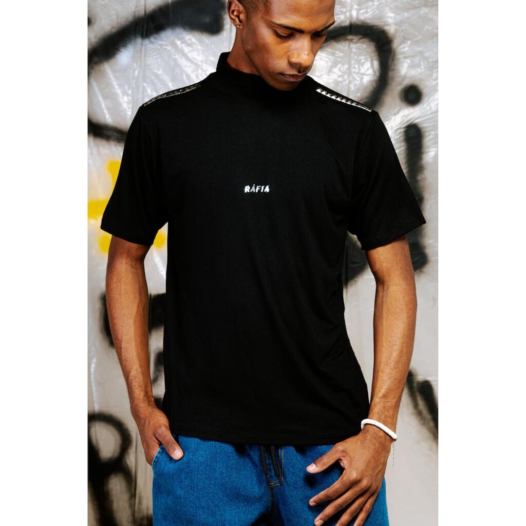 T-SHIRT GOLA ALTA PRETO SPIKE