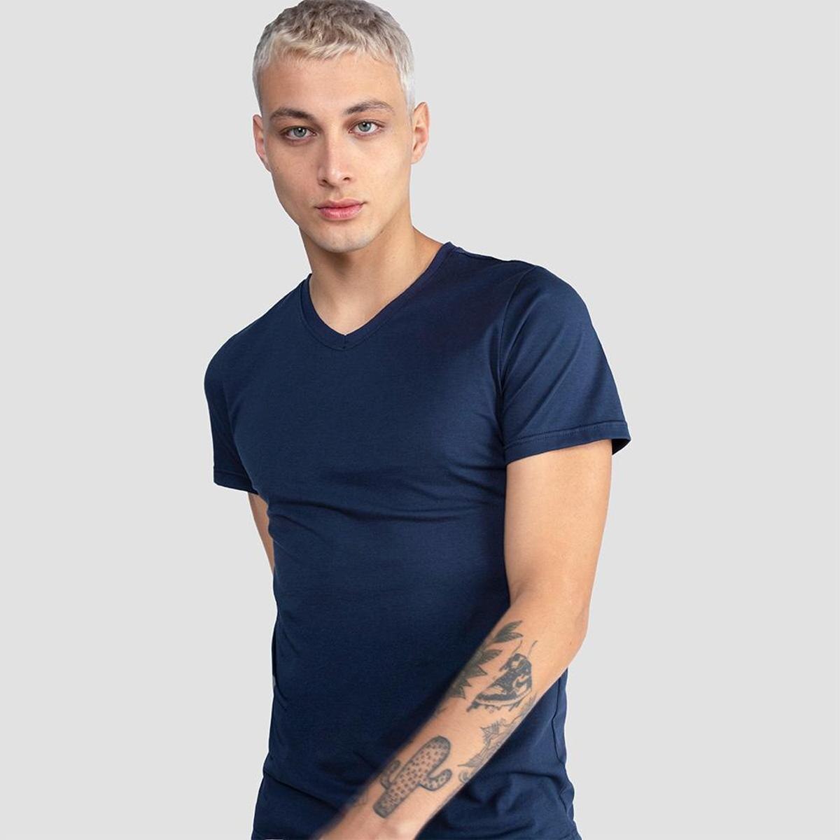 Tech T-Shirt Modal Gola V Masculina Menor preço em Tech T-Shirt Modal Gola V Masculina