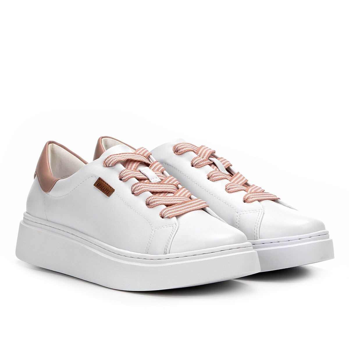 tenis com a frente larga
