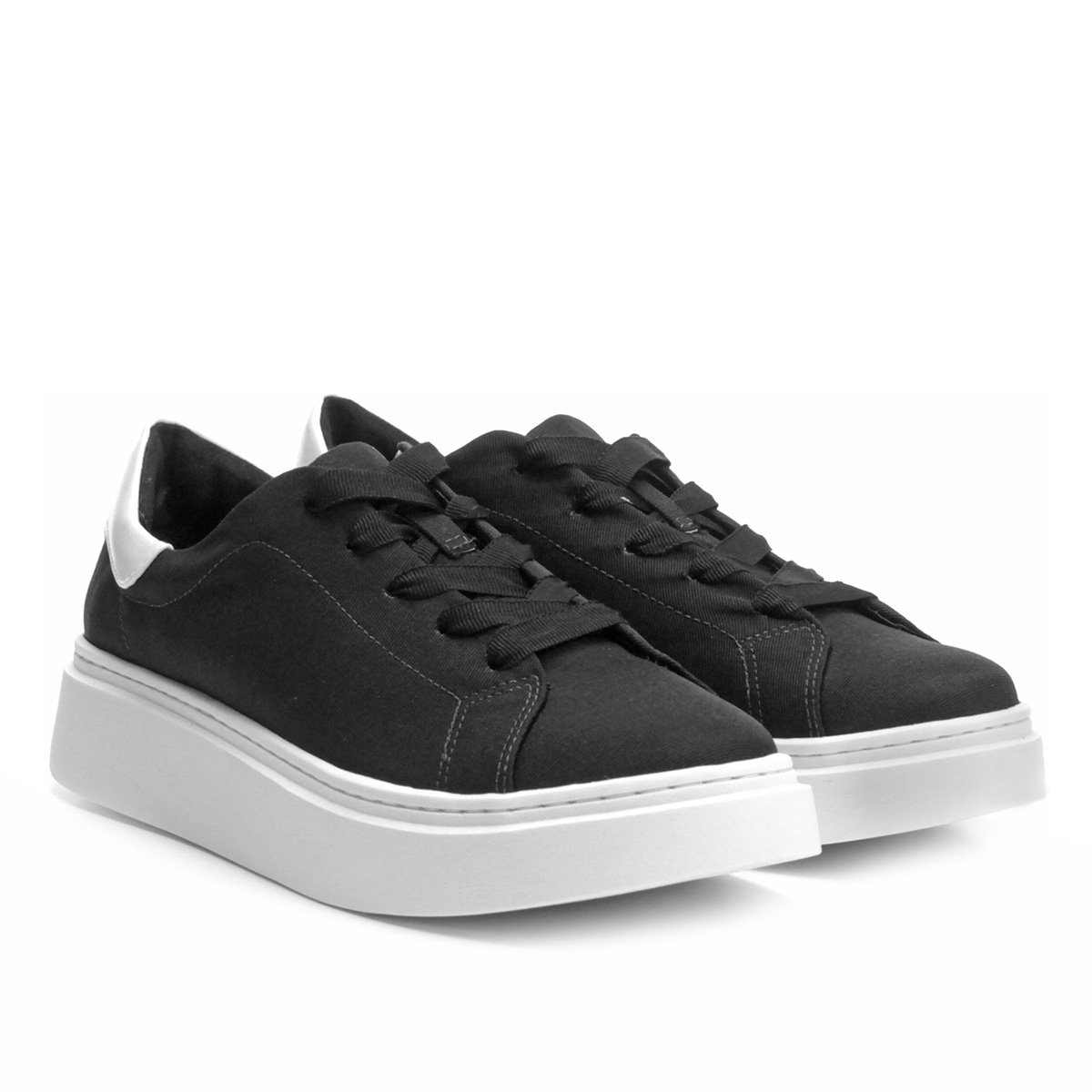 tenis com a frente larga