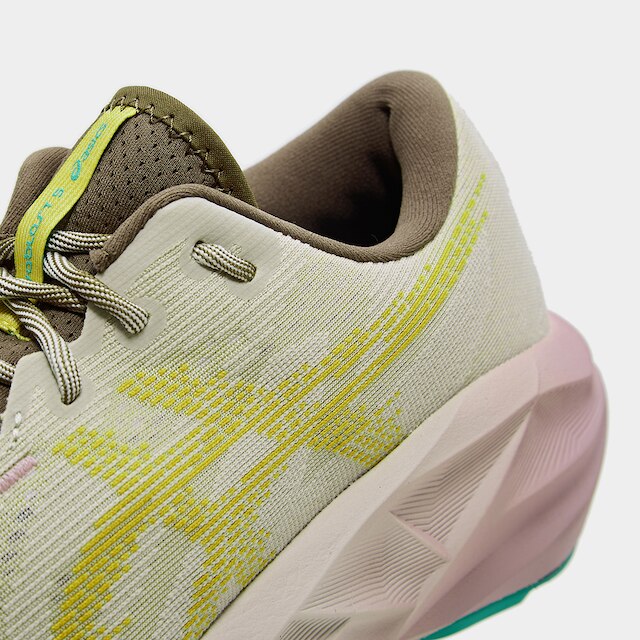 Tênis Asics Novablast 5 TR Feminino