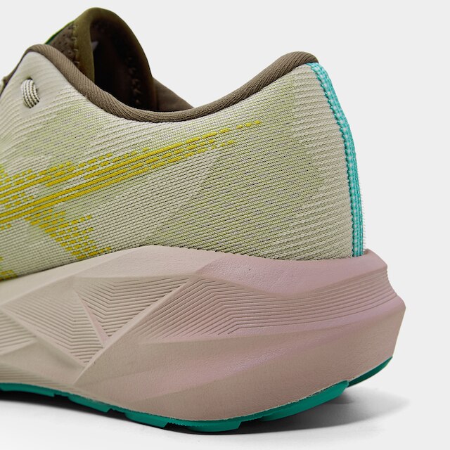 Tênis Asics Novablast 5 TR Feminino