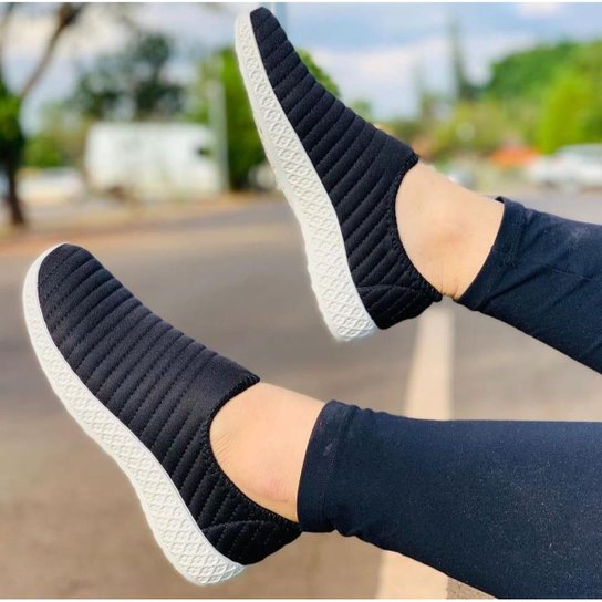 Tênis Feminino Leve Confortável Nova Tendência Promoção - Preto Menor preço em Tênis Feminino Leve Confortável Nova Tendência Promoção - Preto