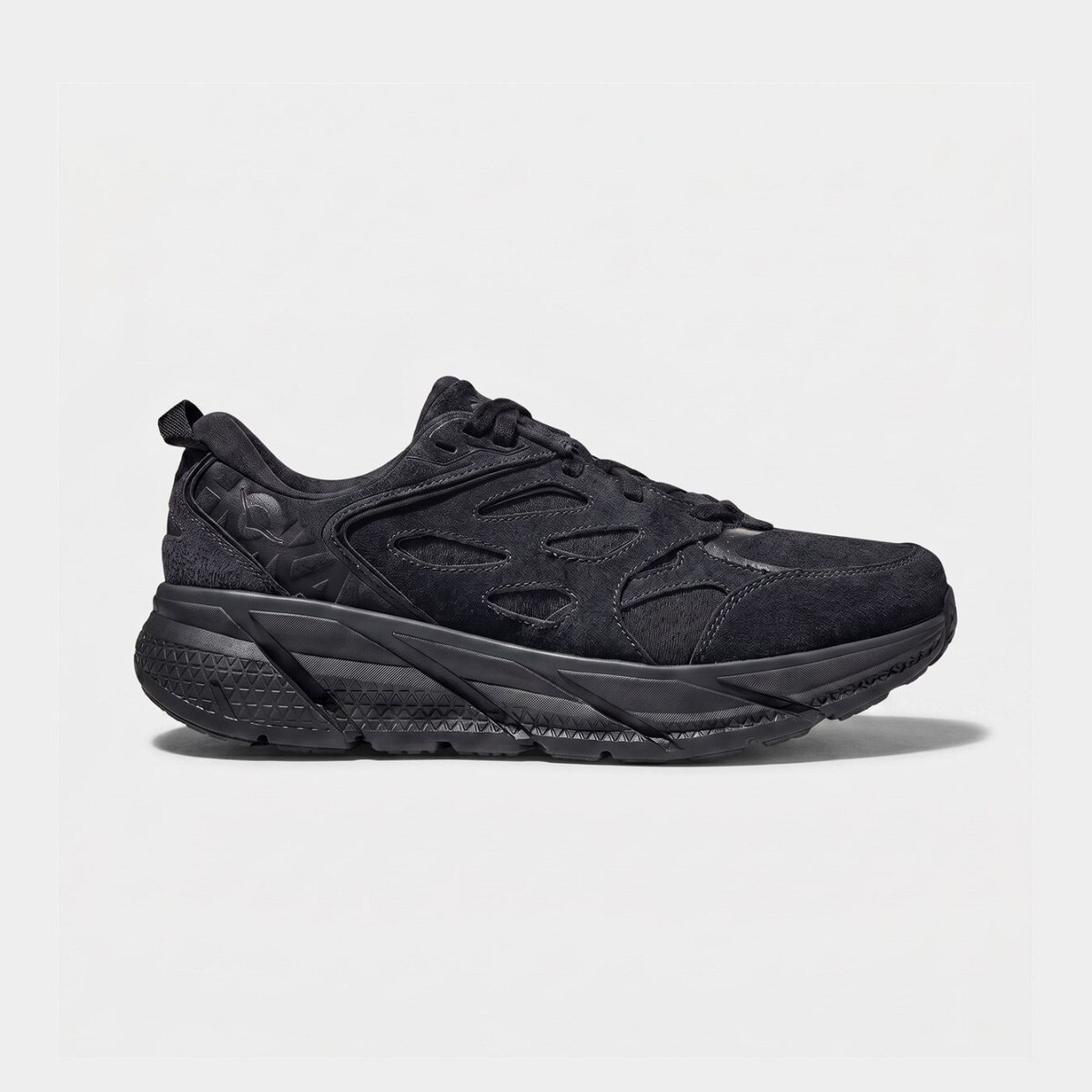 Hoka Clifton 8 em promoção na Netshoes!