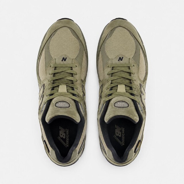 Tênis New Balance 2002R