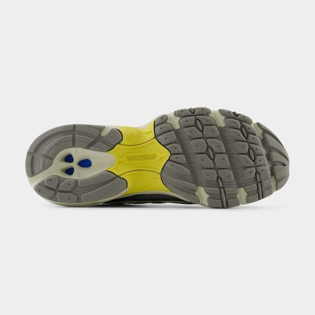 Tênis New Balance 740