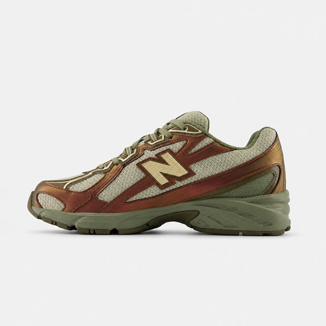 Tênis New Balance 740
