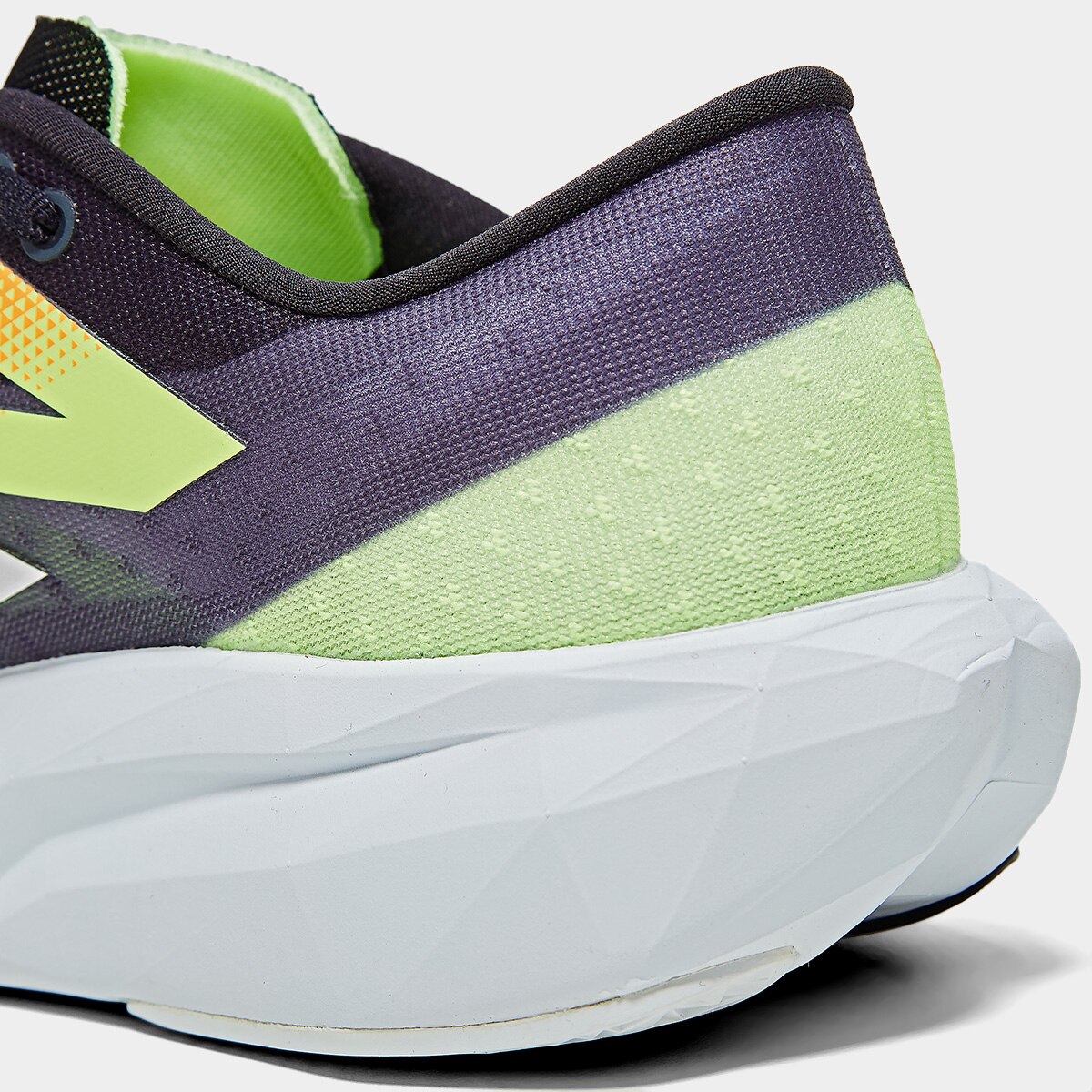 Tênis New Balance Fuelcell Rebel V4 Feminino - 8
