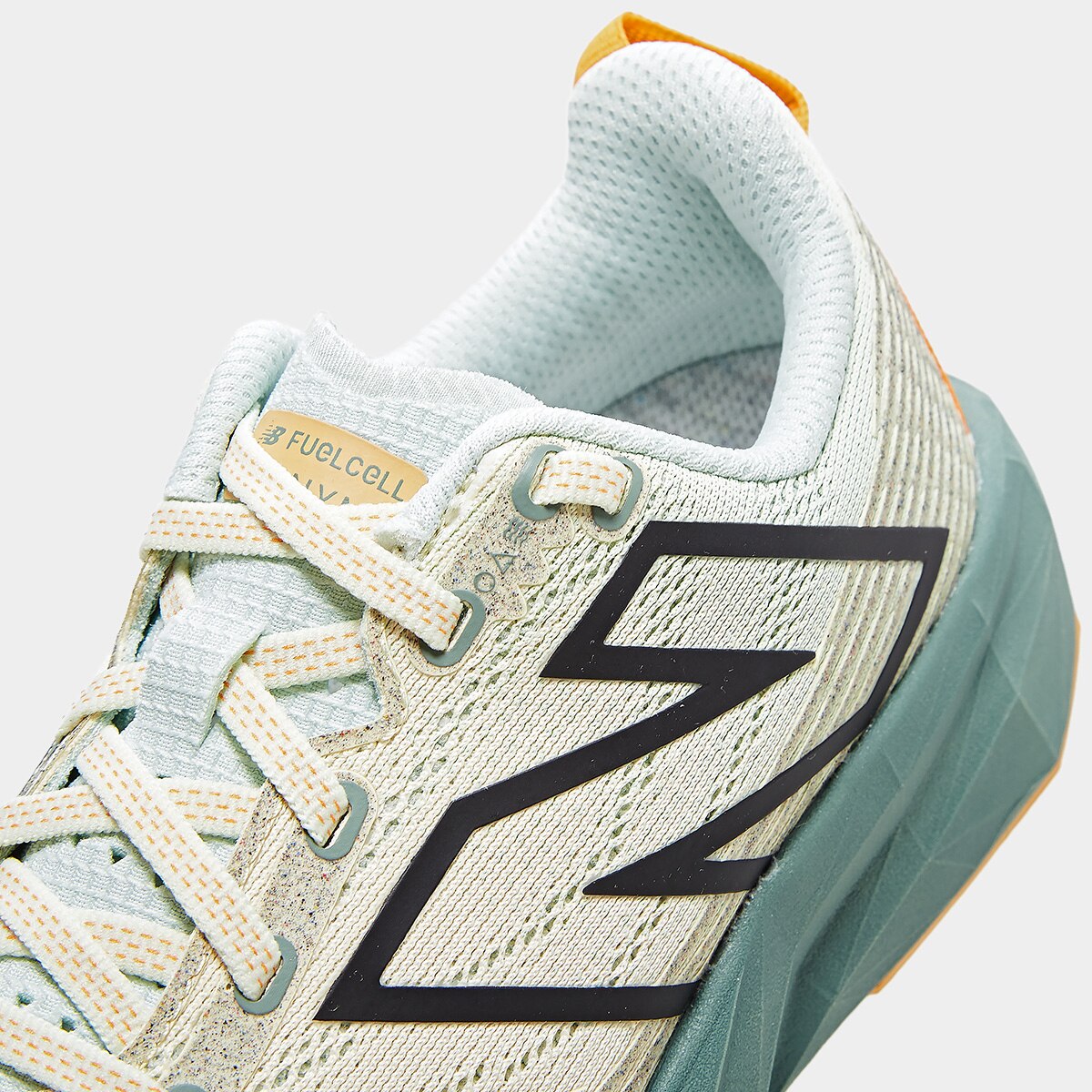 Tênis New Balance Fuelcell Venym Feminino - 6