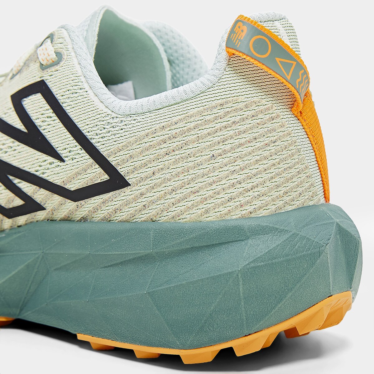 Tênis New Balance Fuelcell Venym Feminino - 8