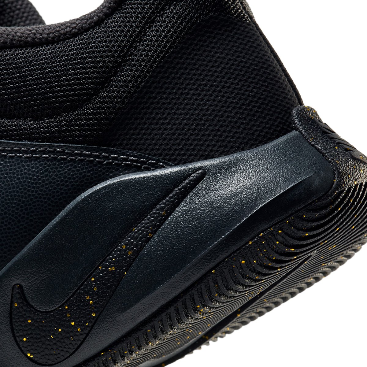 nike fly by mid preto e dourado