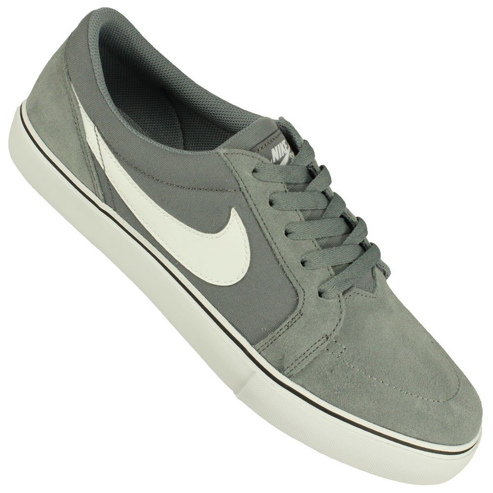 tenis nike satire
