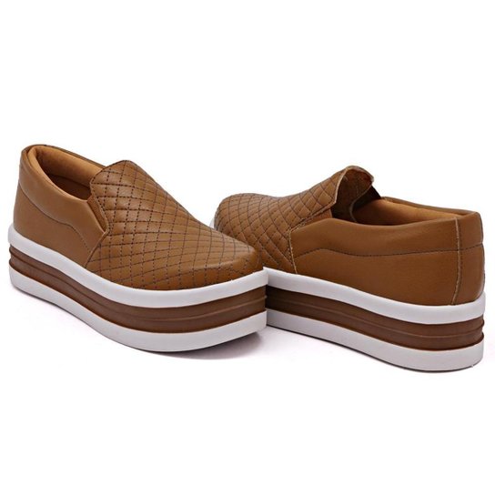 Tenis Slip On Casual Feminino com Textura Costura Matelasse e Sola Alta Reta