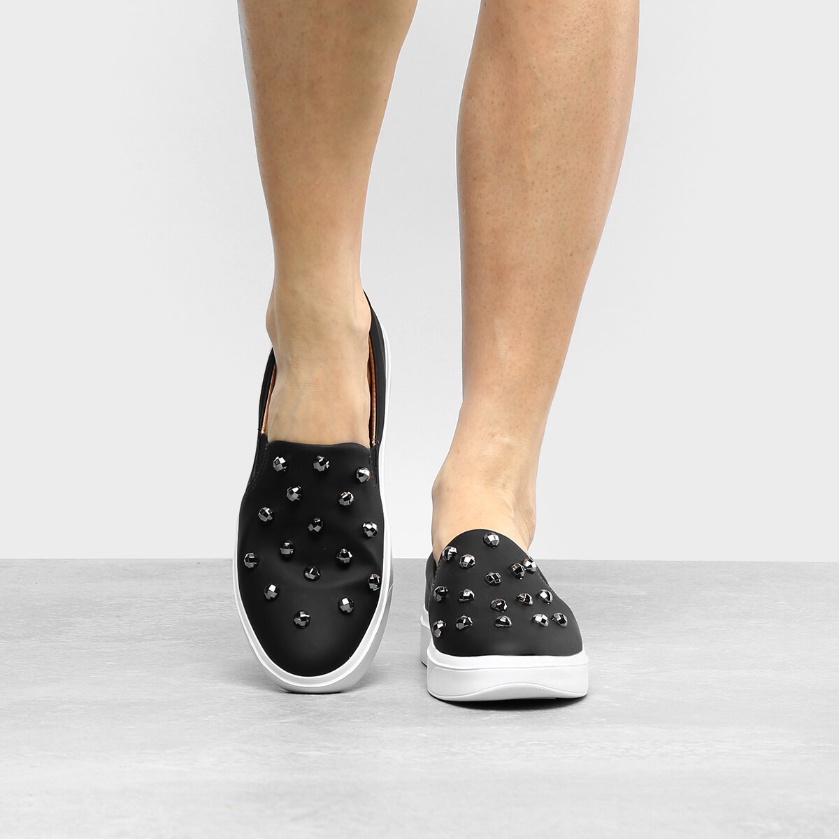 Tênis Slip On Petite Jolie com Tachas Feminino - Preto | Netshoes