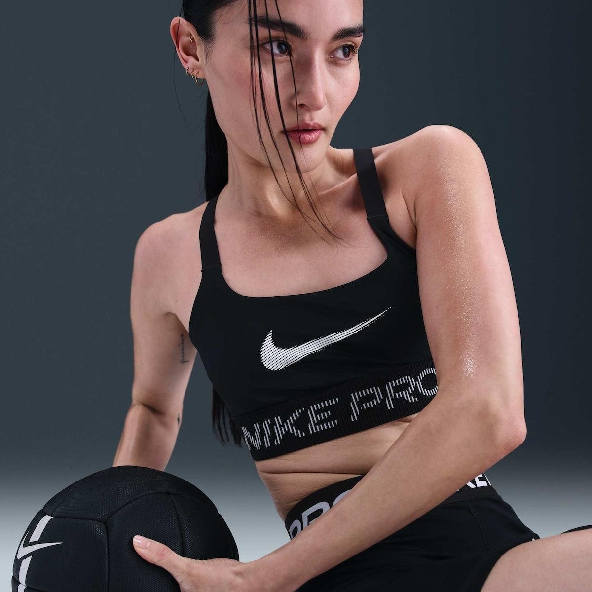 Top Nike Pro Feminino - Preto | Netshoes
