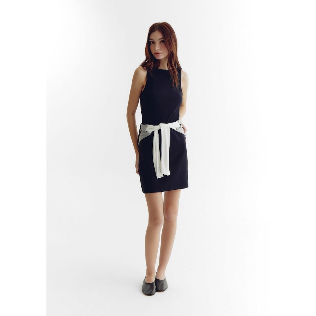 Vestido Curto Halterneck em Ribana Com Sobreposição